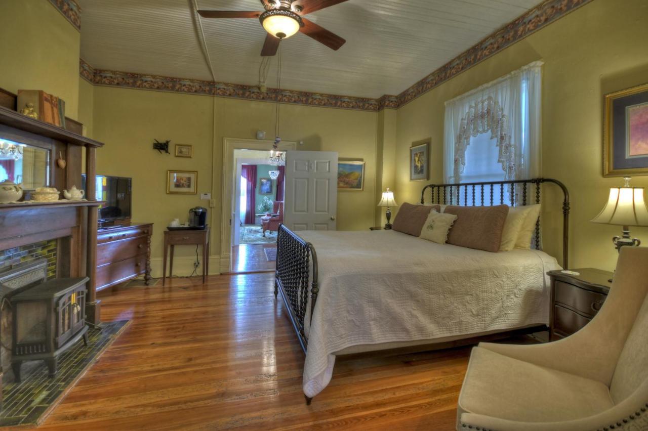 Blue Ridge Inn Bed And Breakfast Exterior photo